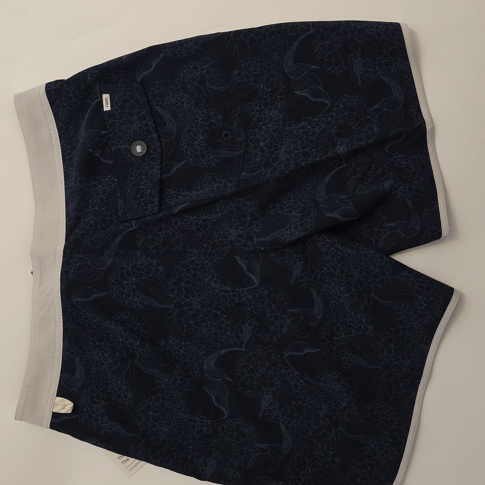 NWT Men's Vuori Cruise Boardshorts in Color Ink Hydrangea Waist 30" Length 17.5" - Picture 10 of 12